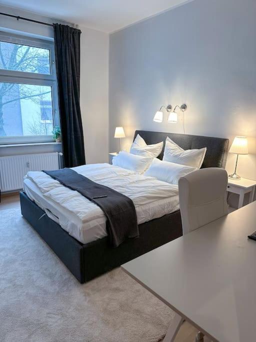 Modern City Apt. -With 2 Tv, Netflix And Work Desk Essen Exteriér fotografie